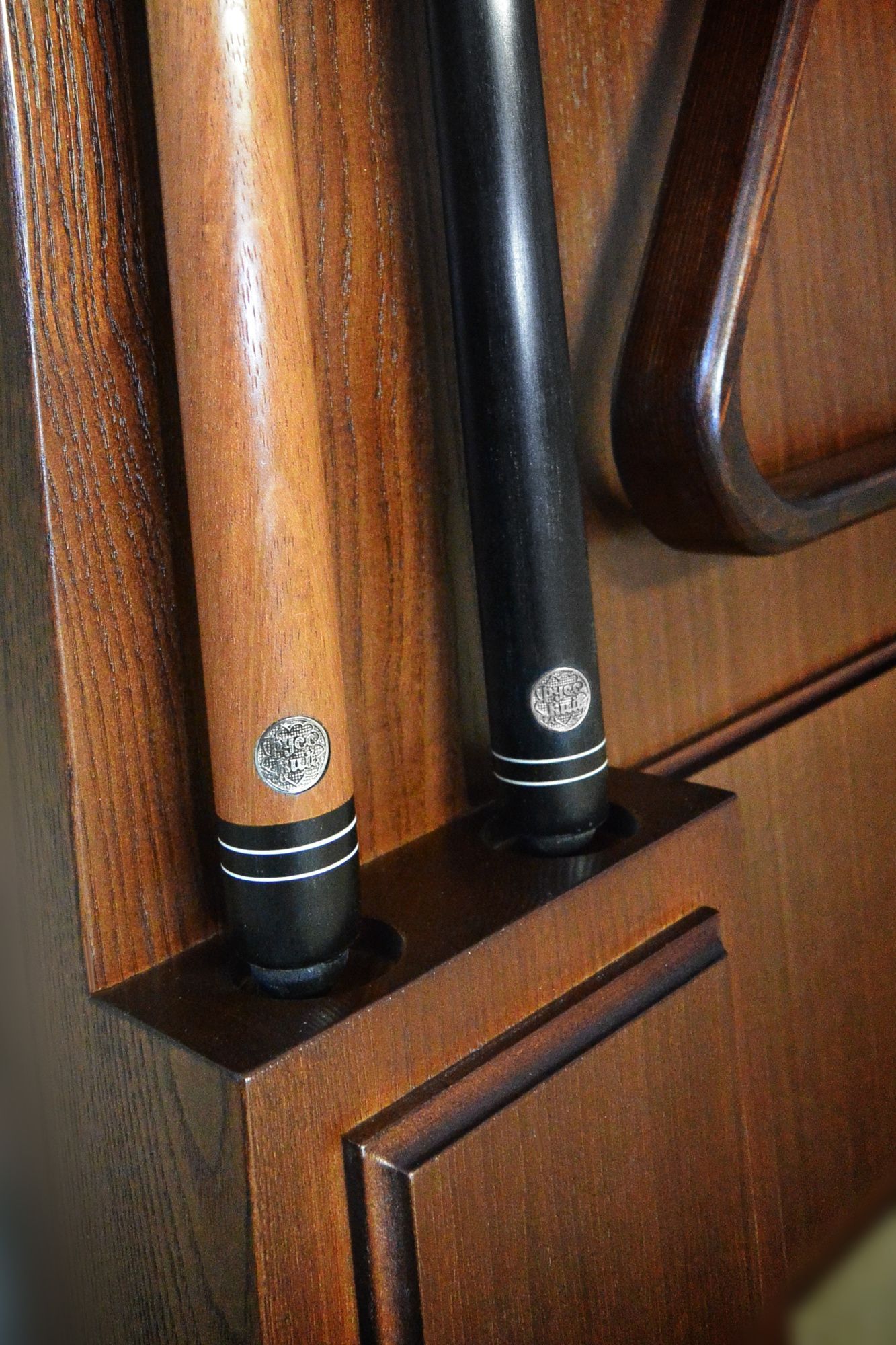 Киевница К-21 с часами ясень,шпон,мдф