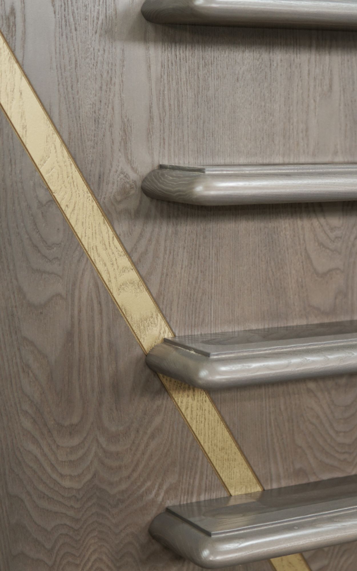 Киевница "Techno" ясень мдф шпон