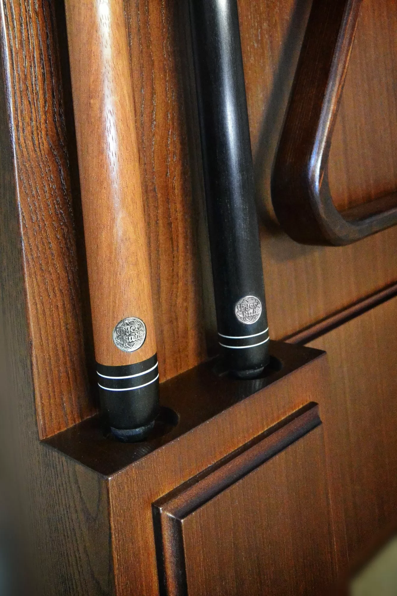 Киевница К-21 с часами ясень,шпон,мдф