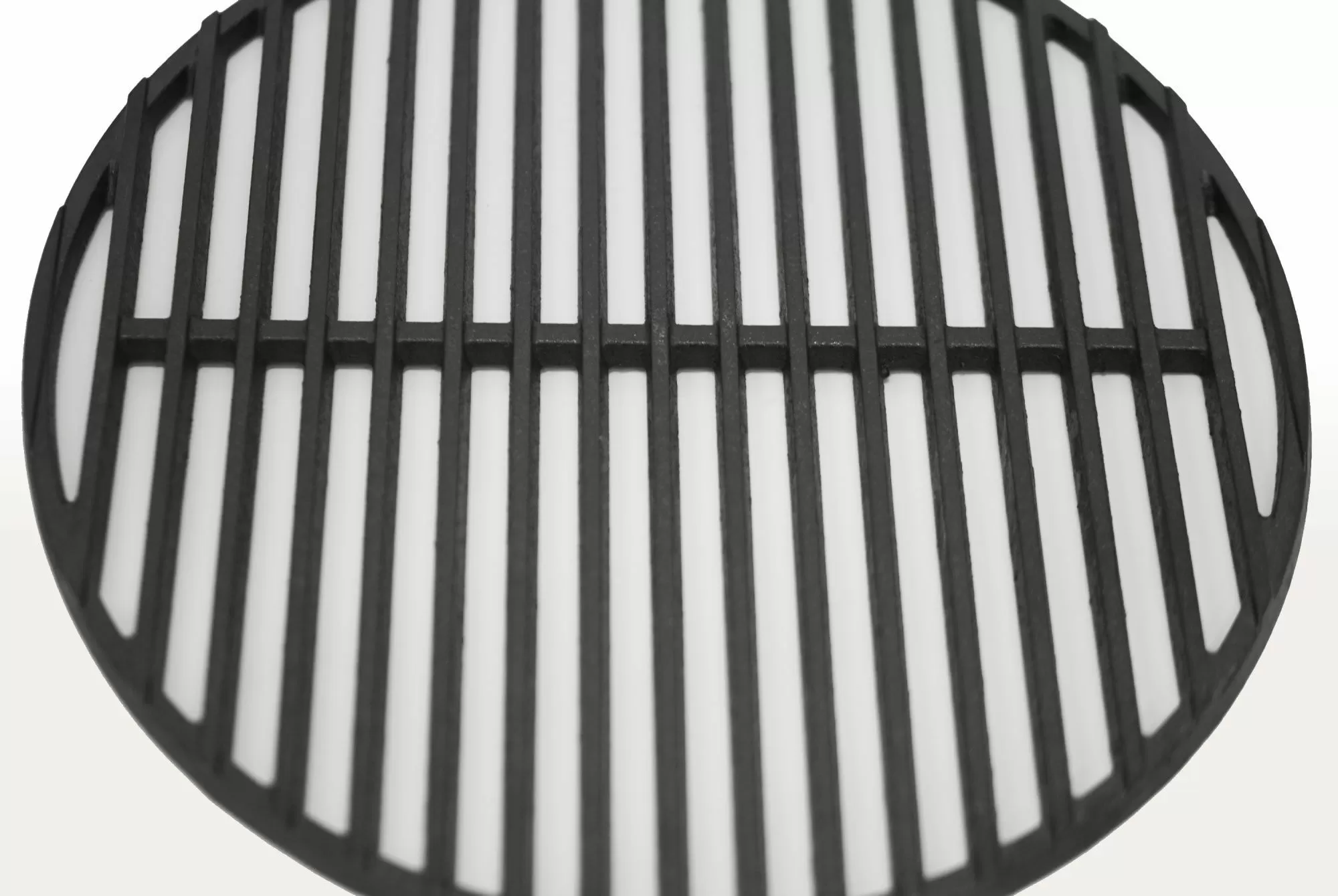 Чугунная решетка, диаметр 320 мм