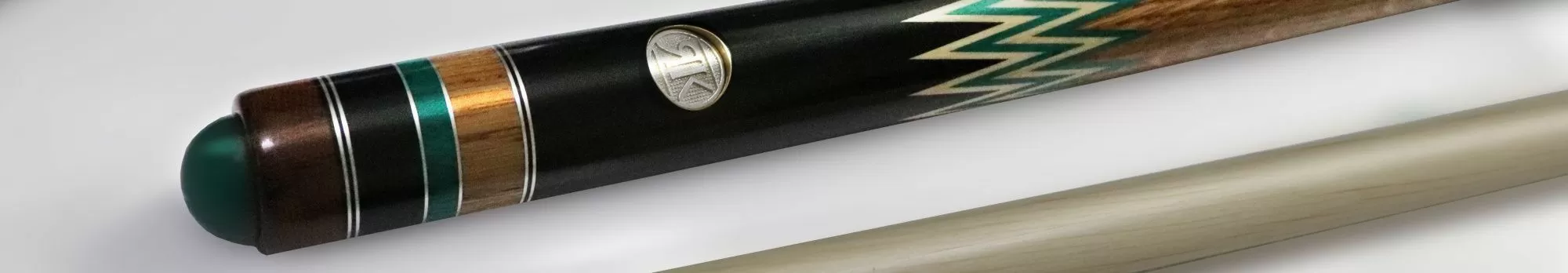 Кий Изумруд, черный граб/белый граб/дуб, 7-запилов, 2PC 2